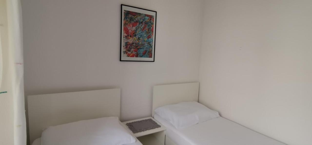 Luka'S Lodge Guesthouse & Hostel 흐바르 외부 사진